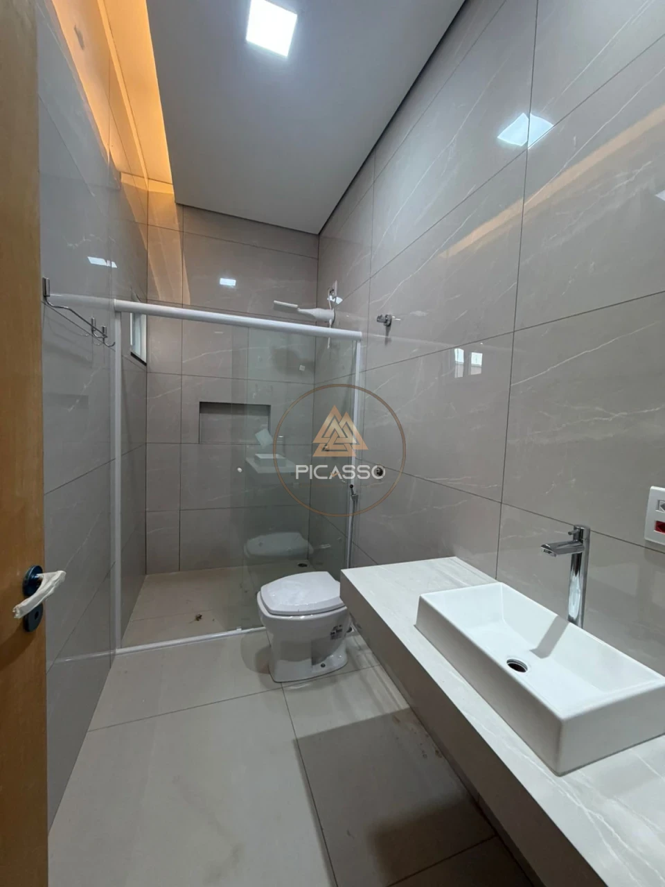Imagens do imóveis CASA A VENDA NO JARDIM PARAISO UNIFAMILIAR NOVA DE ÓTIMA  LOCALIZAÇÃO EM TOM BRONZE