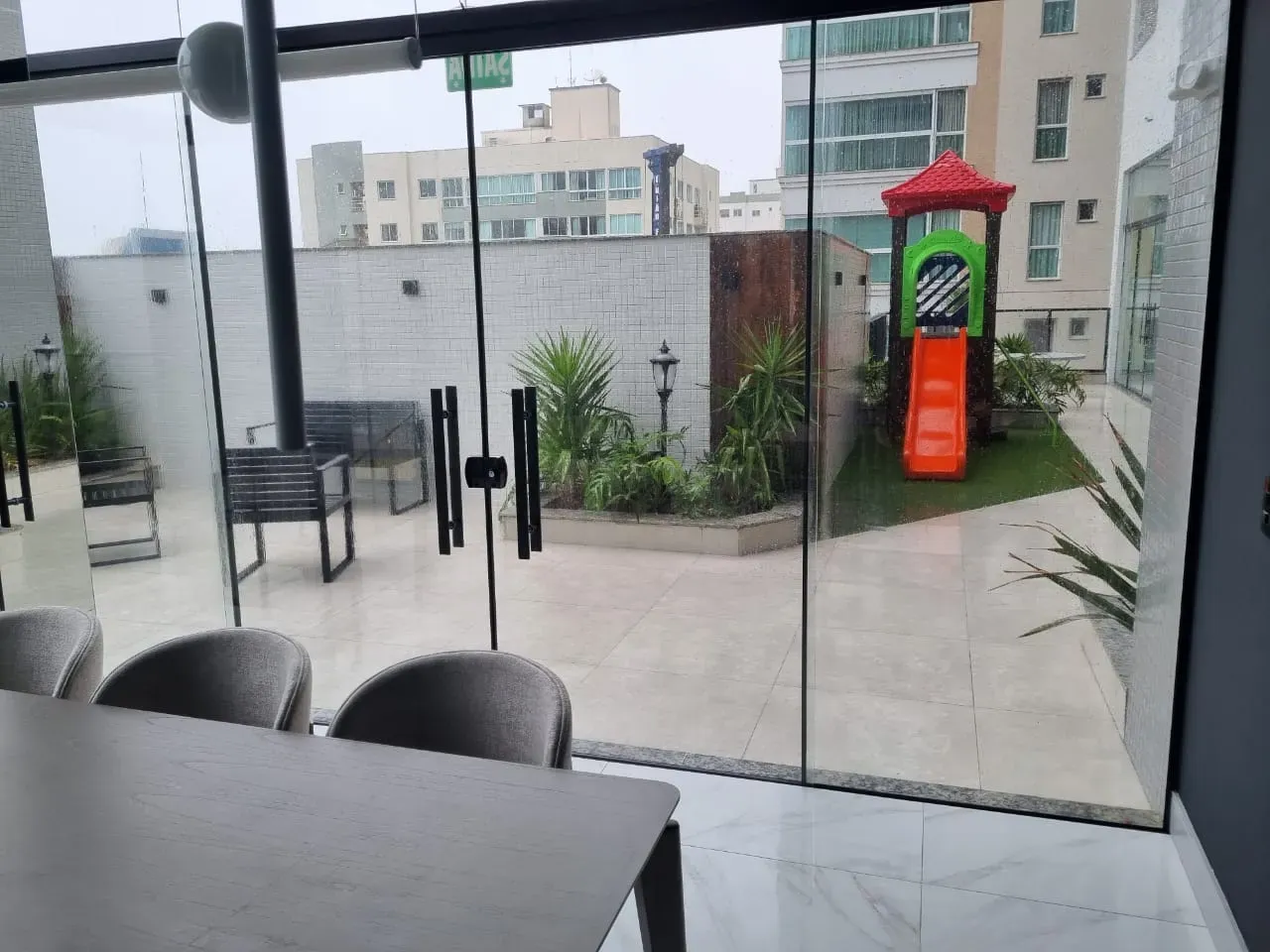 Imagens do imóveis Apartamento com 3 suítes e 3 vagas de garagem na Meia Praia em Itapema