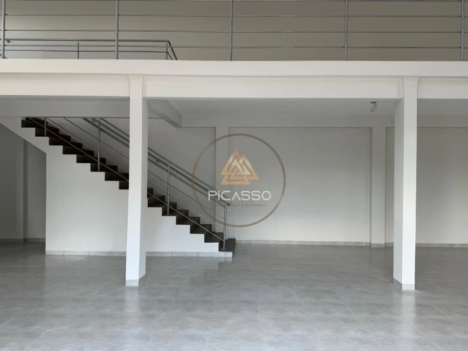 Imagens do imóveis pavilhão disponível para aluguel na av carnauba