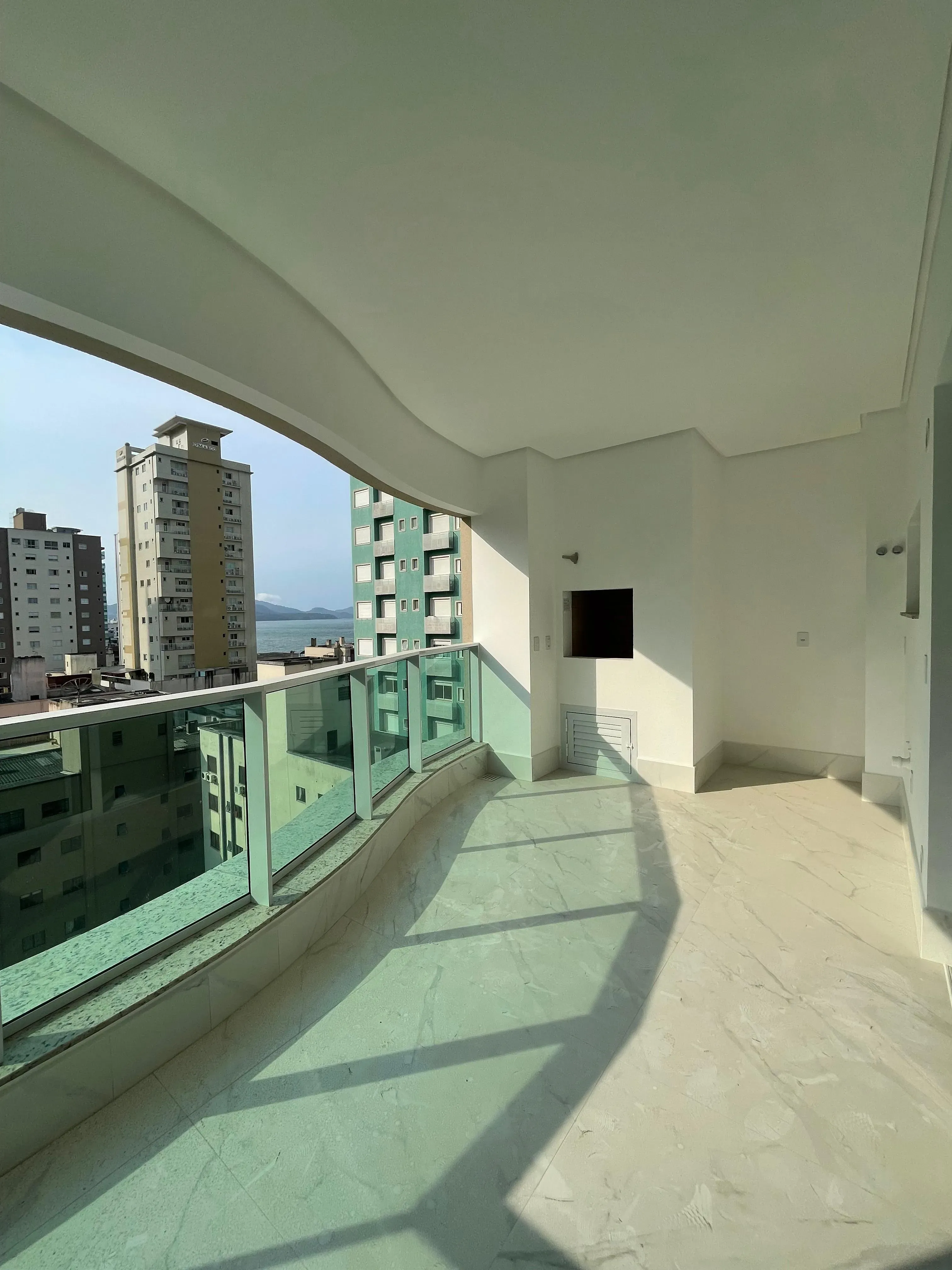 Imagens do imóveis Apartamento com 4 suítes e 3 vagas de garagem no bairro Meia Praia em Itapema