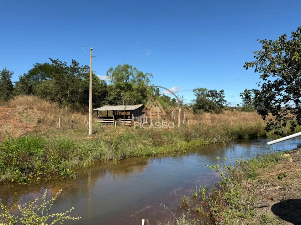 Imagens do imóveis Fazenda/Sítios/Chácaras À Venda 000 Poxoreu