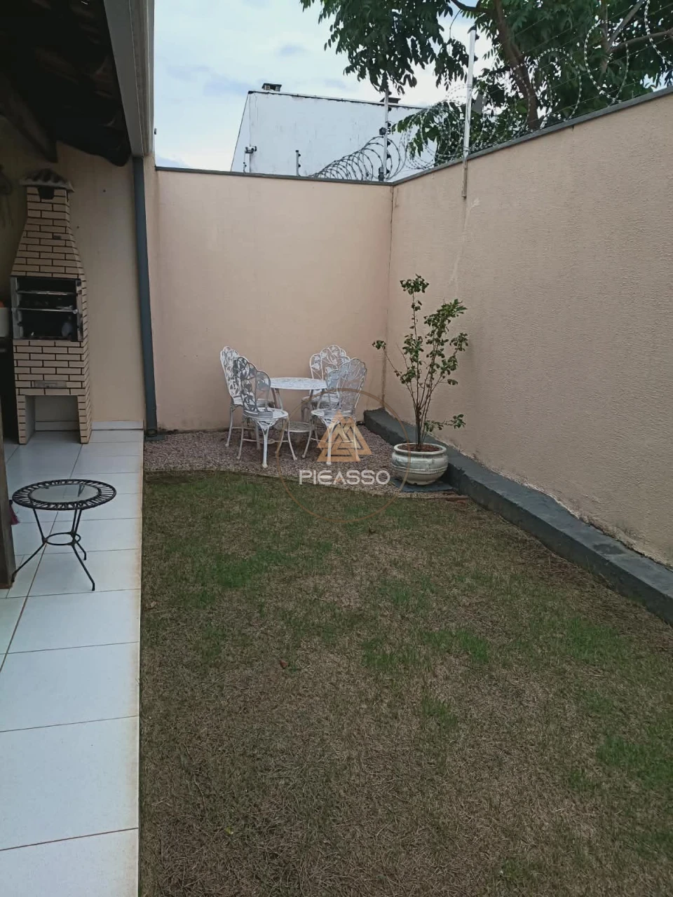 Imagens do imóveis CASA A VENDA EM OTIMO BAIRRO DE CUIABÁ EM CONDOMINIO SEGURO