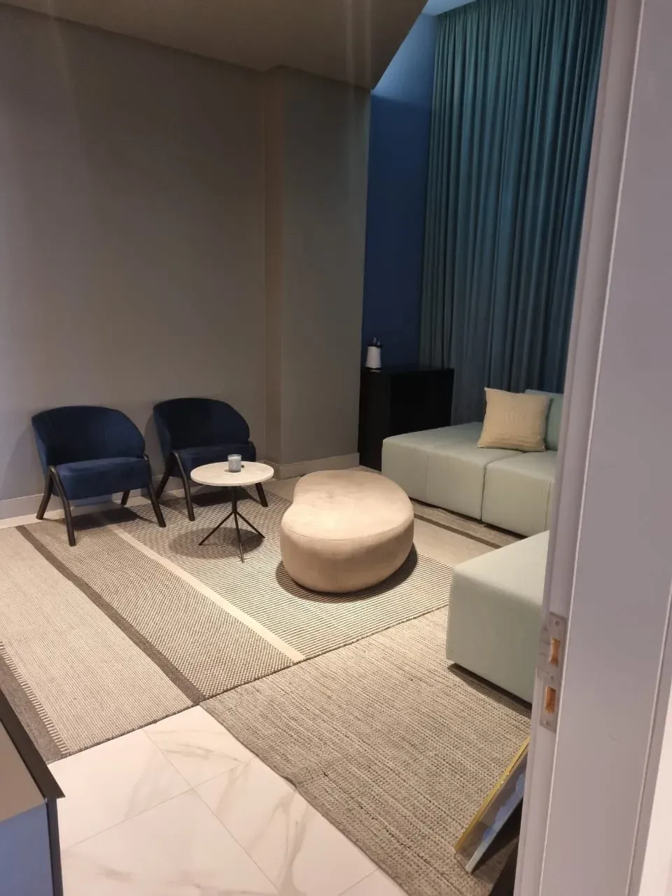 Imagens do imóveis Apartamento com 3 suítes e 3 vagas de garagem na Meia Praia em Itapema