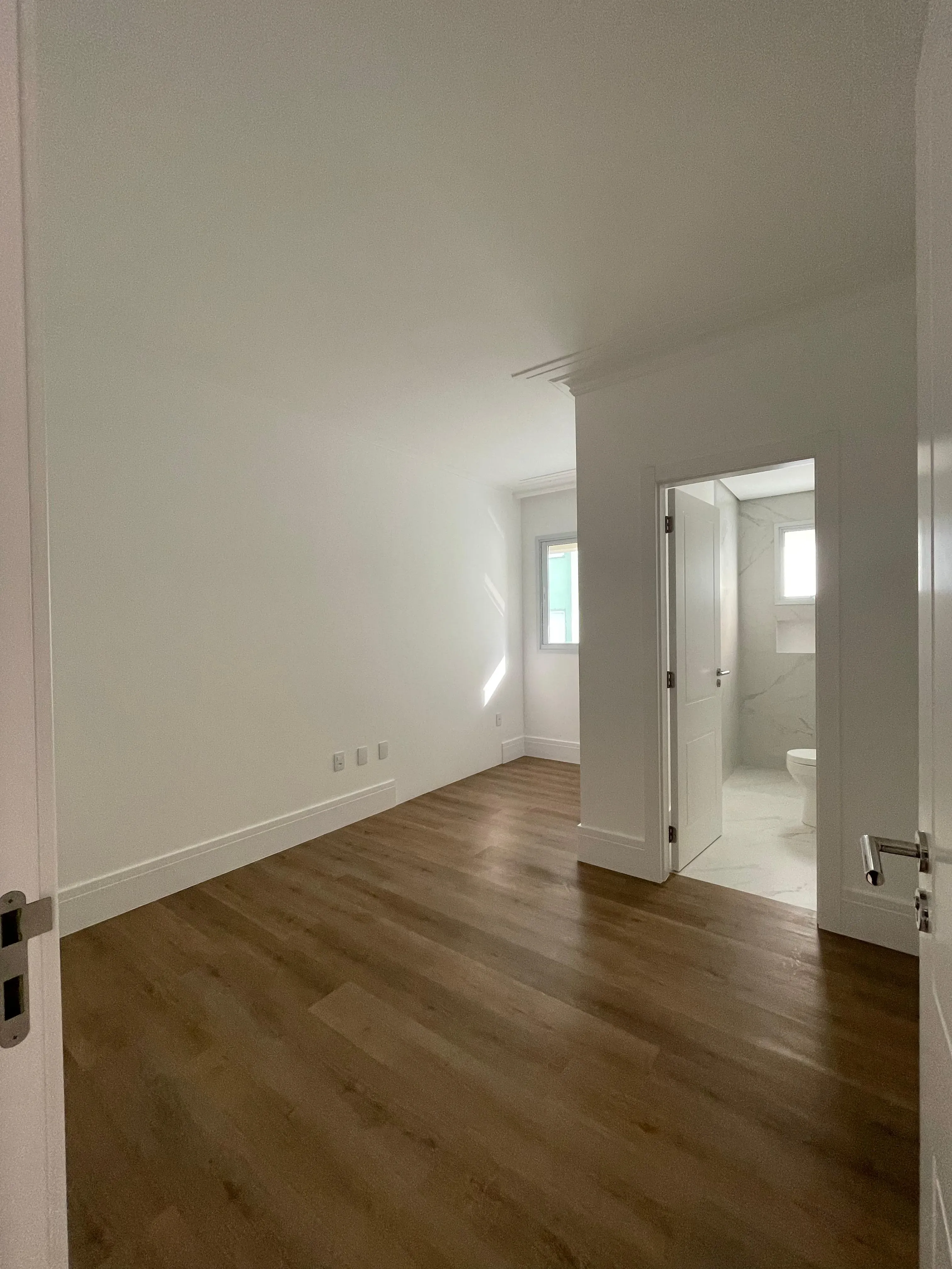 Imagens do imóveis Apartamento com 4 suítes e 3 vagas de garagem no bairro Meia Praia em Itapema