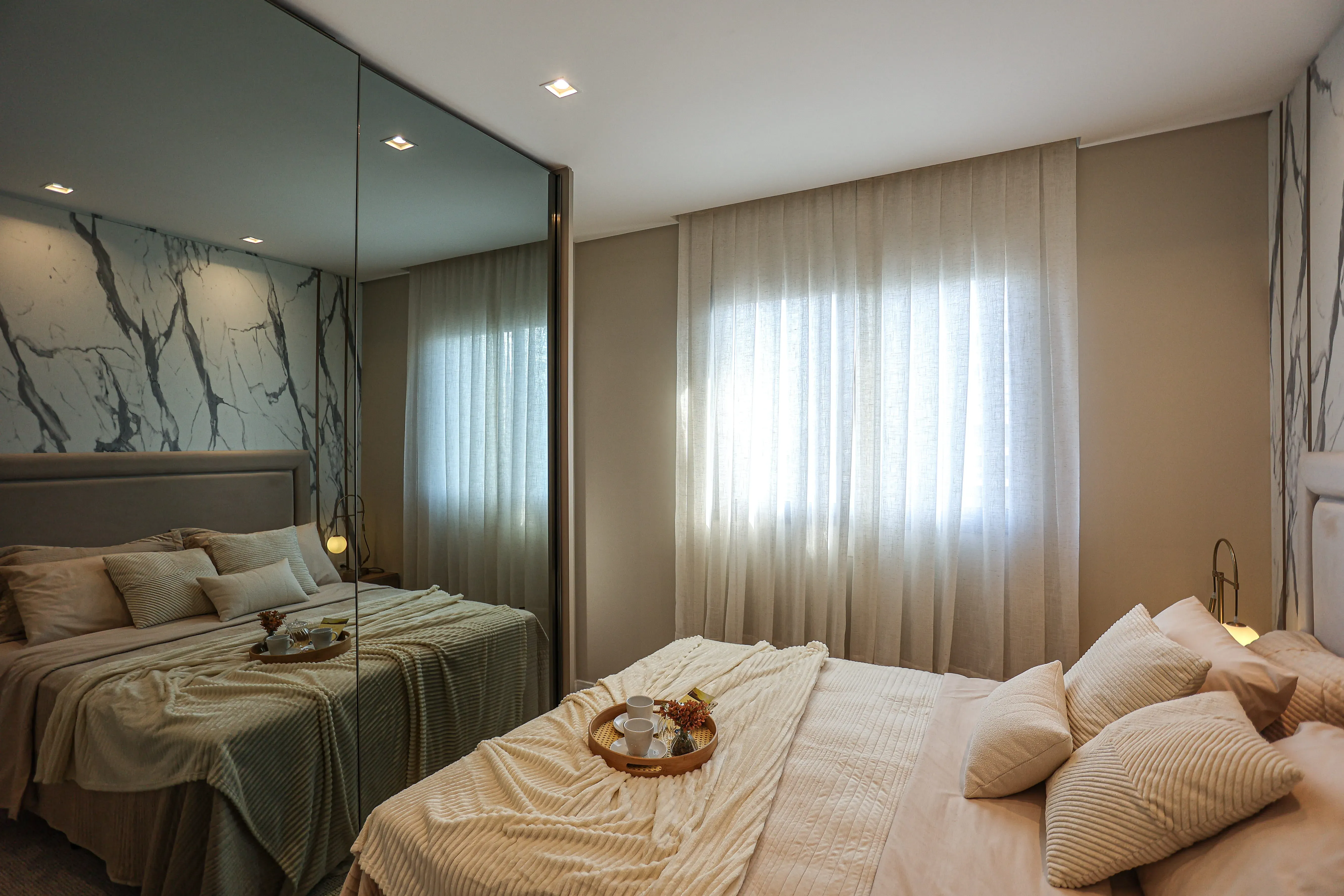 Imagens do imóveis Apartamento Decorado! Com 3 Suítes, 2 vagas de garagem na Meia Praia em Itapema