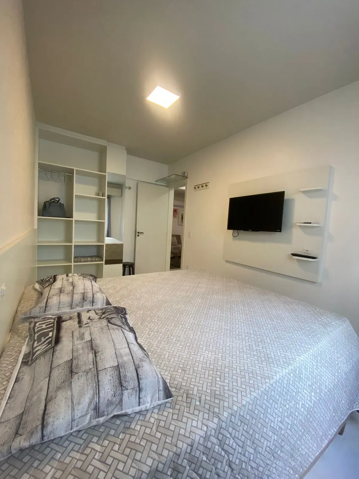 Imagens do imóveis Apartamento quadra mar com 2 dormitórios sendo 1 suíte na Meia Praia em Itapema