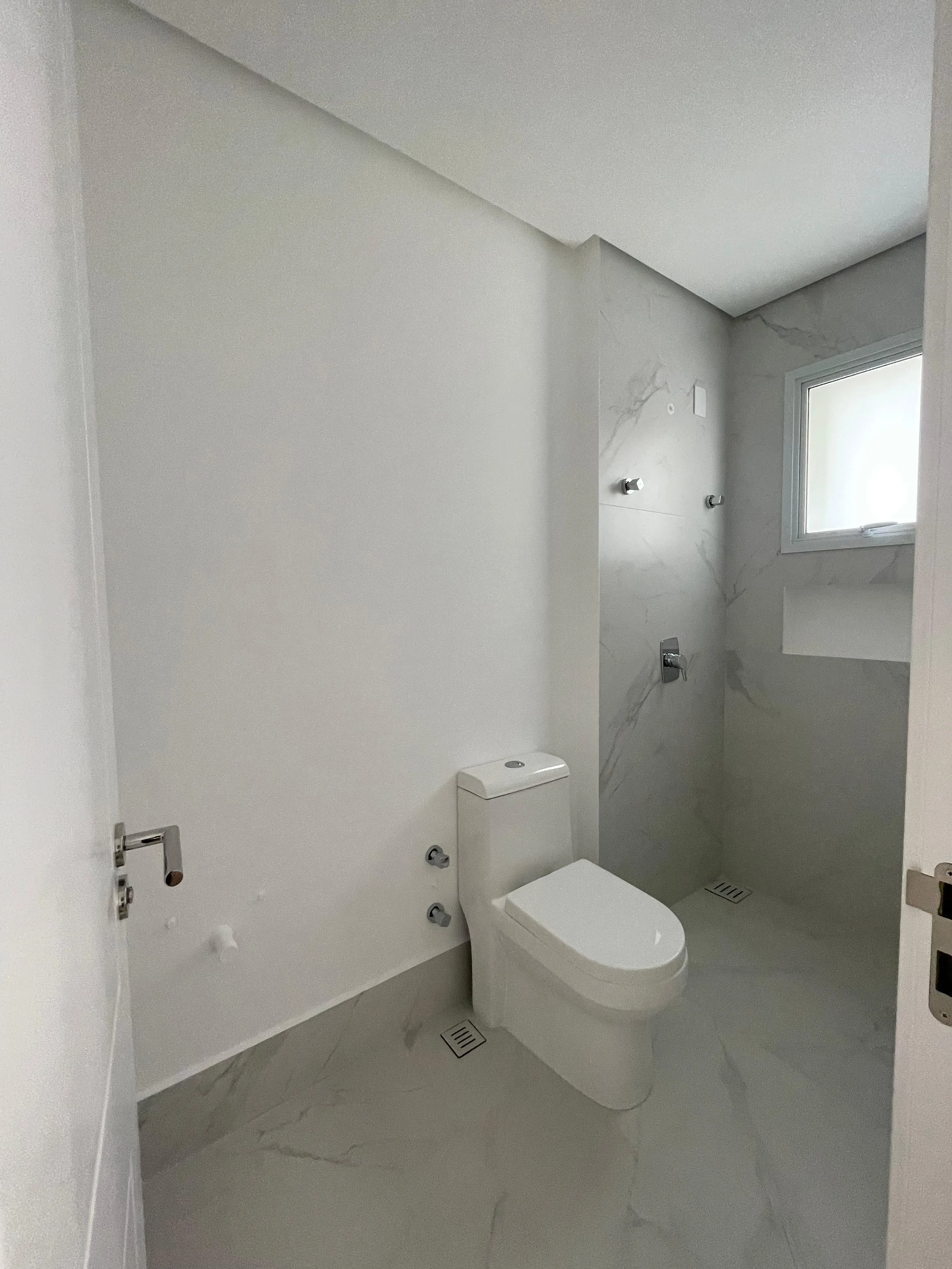 Imagens do imóveis Apartamento com 4 suítes e 3 vagas de garagem no bairro Meia Praia em Itapema