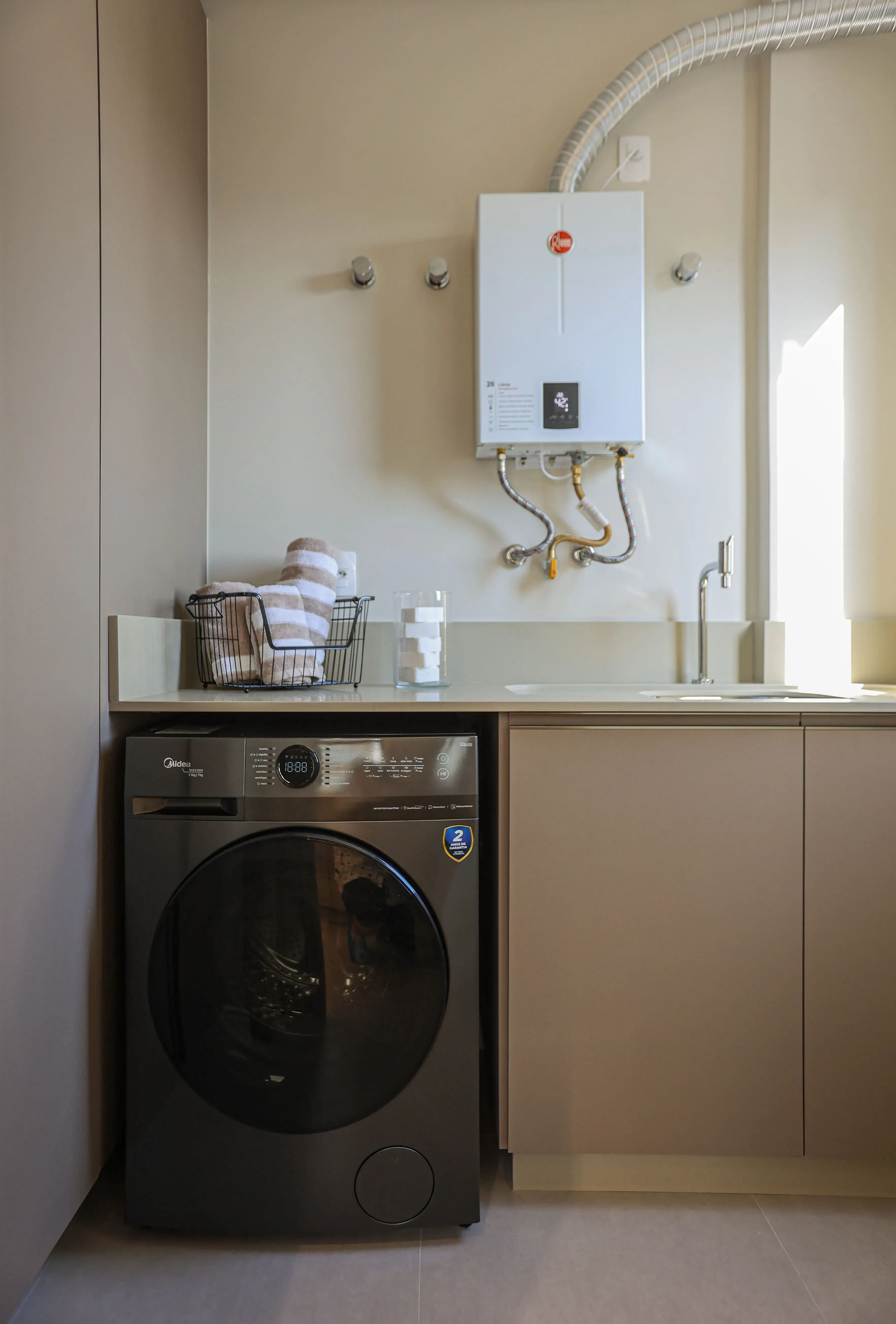 Imagens do imóveis Apartamento Decorado! Com 3 Suítes, 2 vagas de garagem na Meia Praia em Itapema