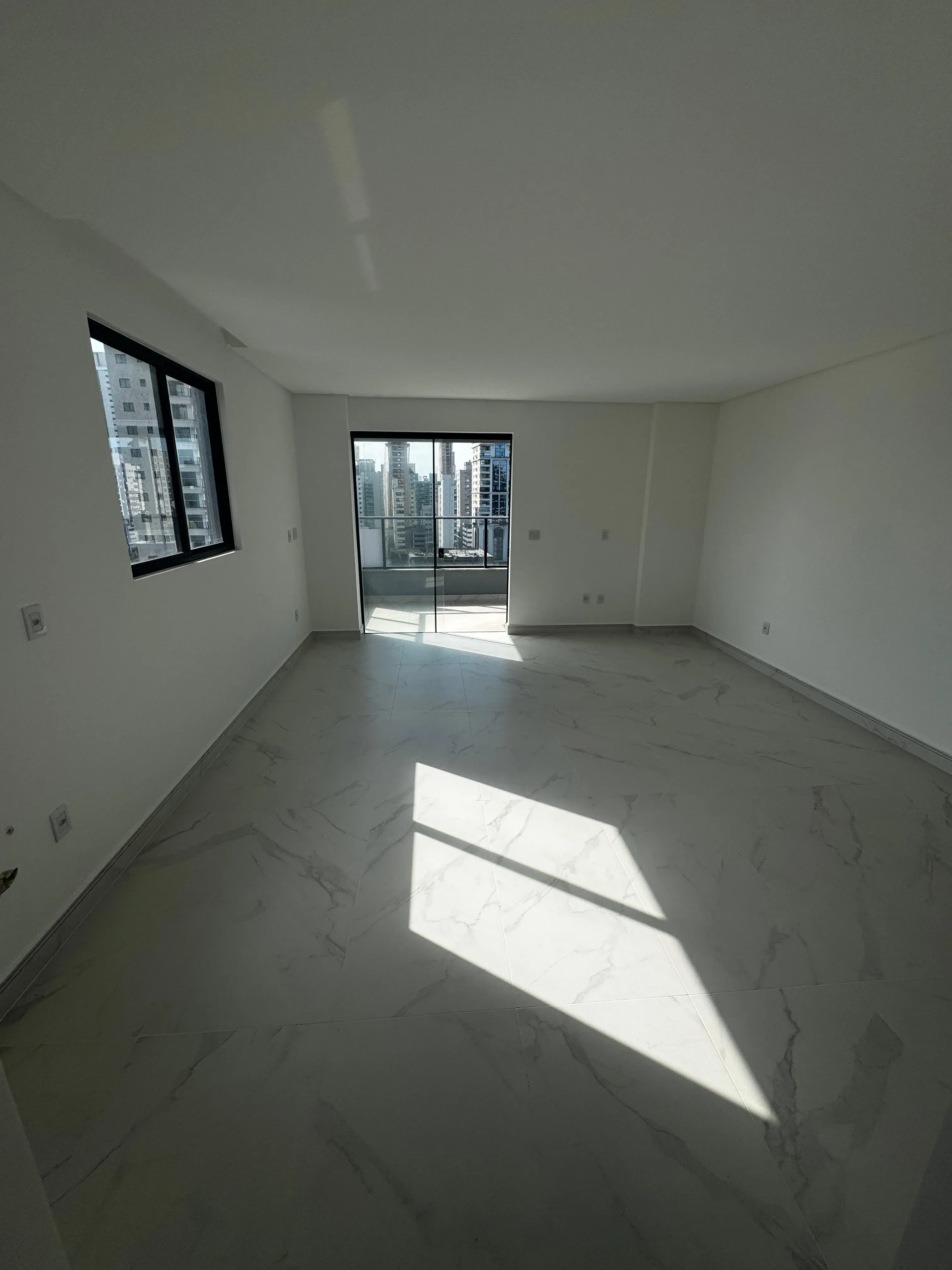 Imagens do imóveis Apartamento com 2 suítes, 2 vagas de garagem, no Perequê m Porto Belo