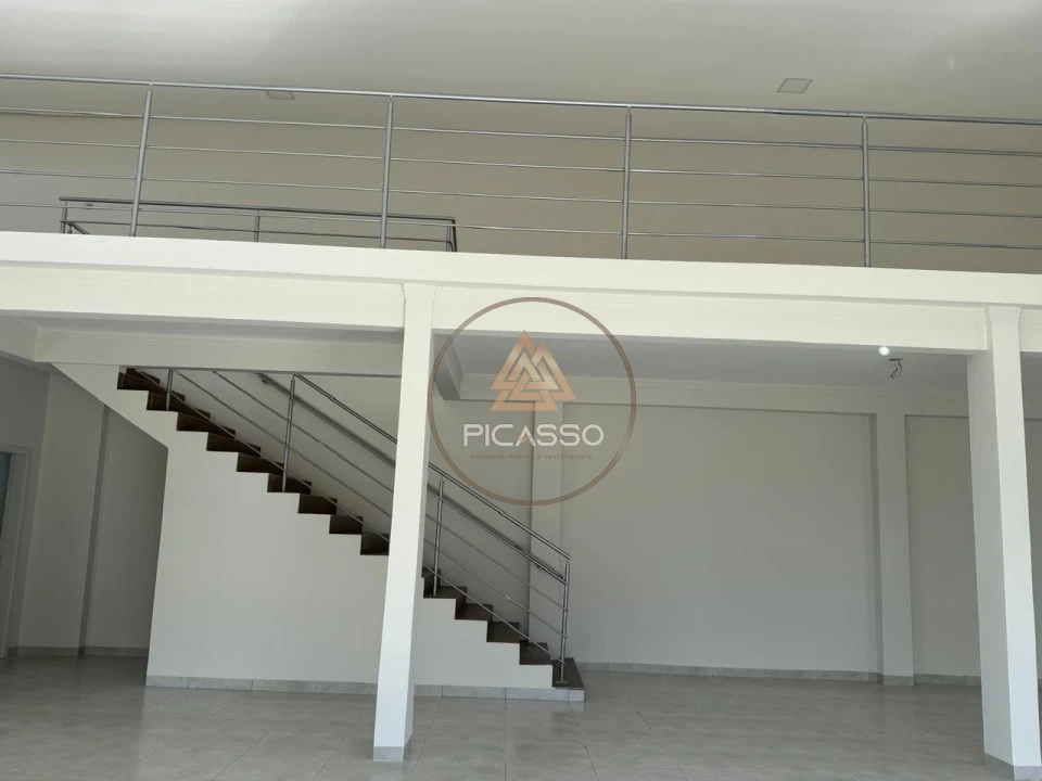 Imagens do imóveis pavilhão disponível para aluguel na av carnauba