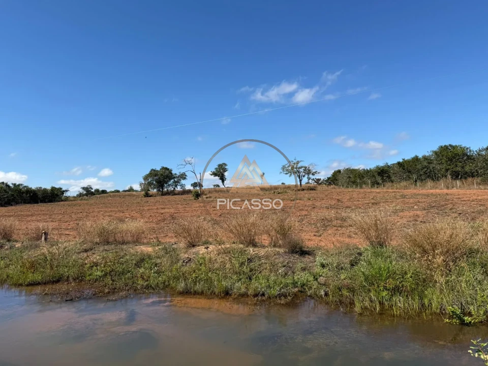 Imagens do imóveis Fazenda/Sítios/Chácaras À Venda 000 Poxoreu