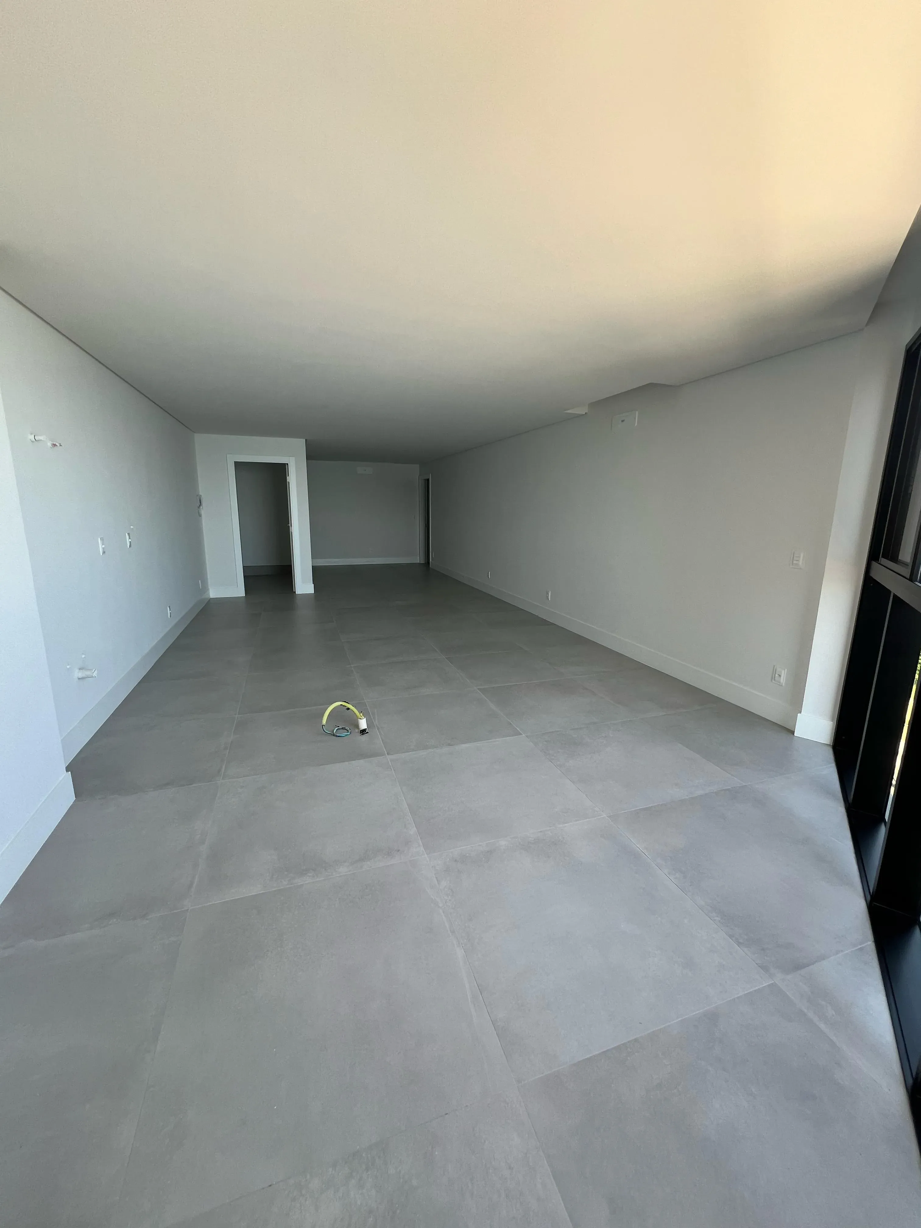 Imagens do imóveis Apartamento frente mar com 3 suítes e 2 vagas de garagem na Praia do Perequê em Porto Belo