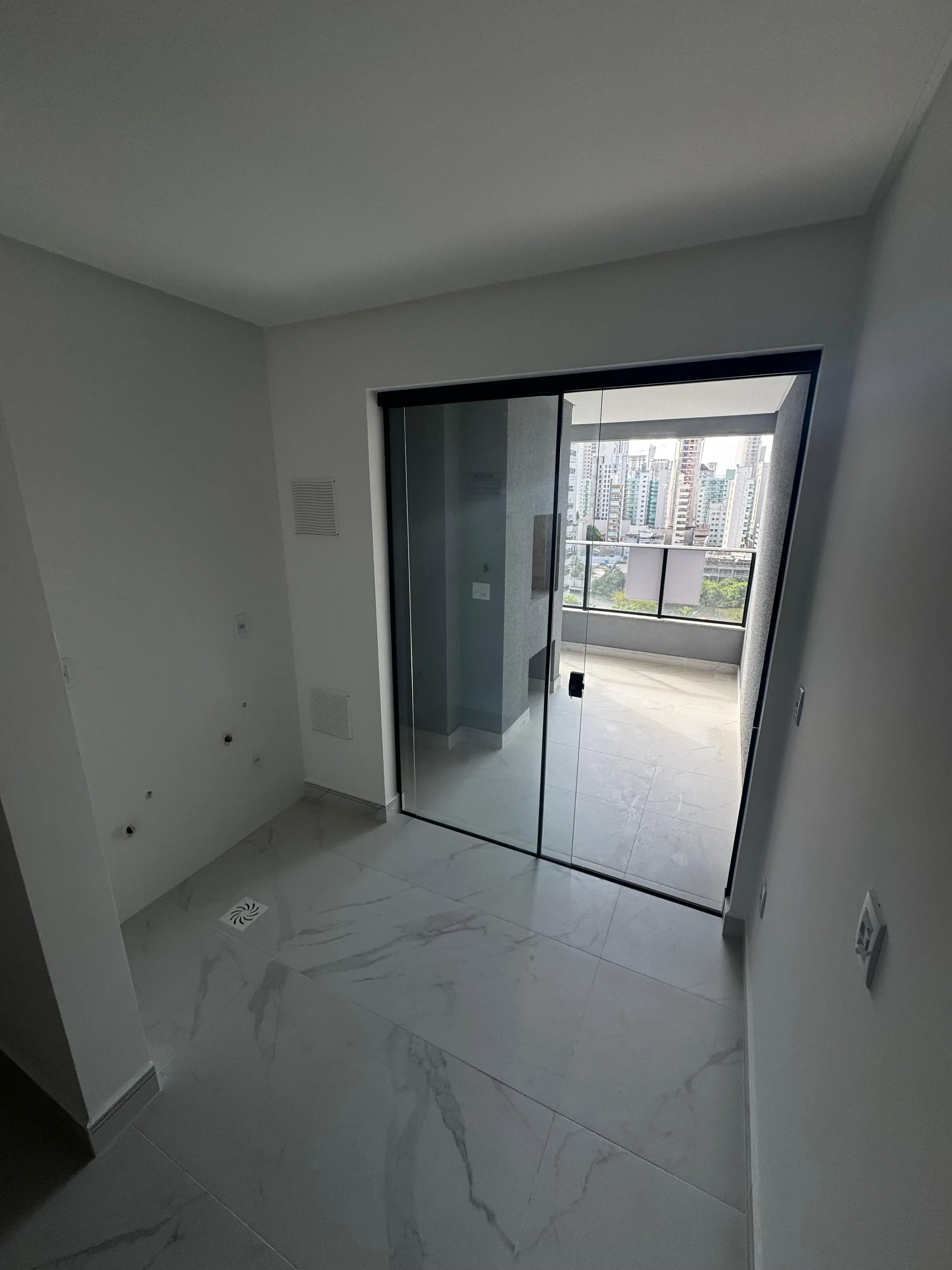Imagens do imóveis Apartamento com 2 suítes, 2 vagas de garagem no Perequê em Porto Belo