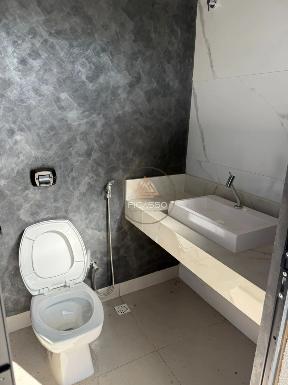 Imagens do imóveis Grande Casa No Santa Felicidade Com Otima Localização E Bairro
