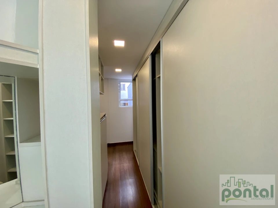 Casa de Alto Padrão com 4 Suítes, Área Gourmet e Garagem no Centro de Nova Friburgo
