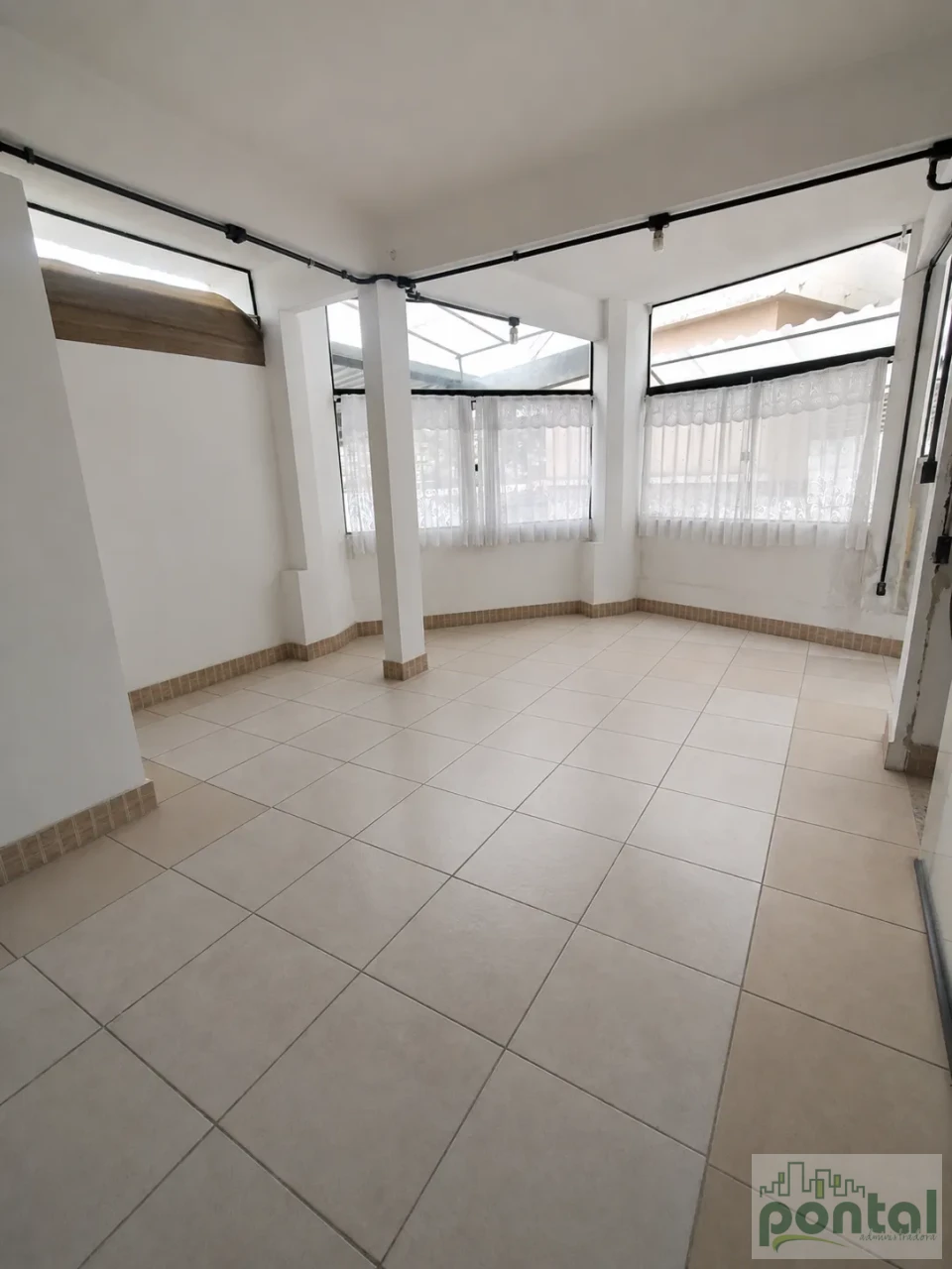 Imagens do imóveis Comercial Para Alugar Jardinlândia Nova Friburgo
