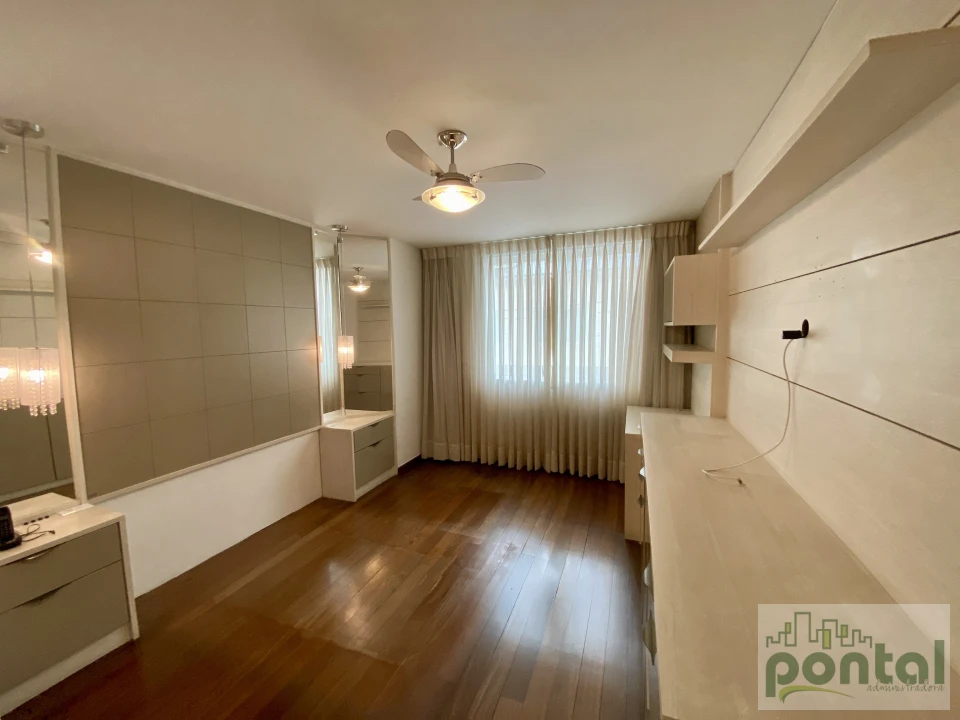 Casa de Alto Padrão com 4 Suítes, Área Gourmet e Garagem no Centro de Nova Friburgo