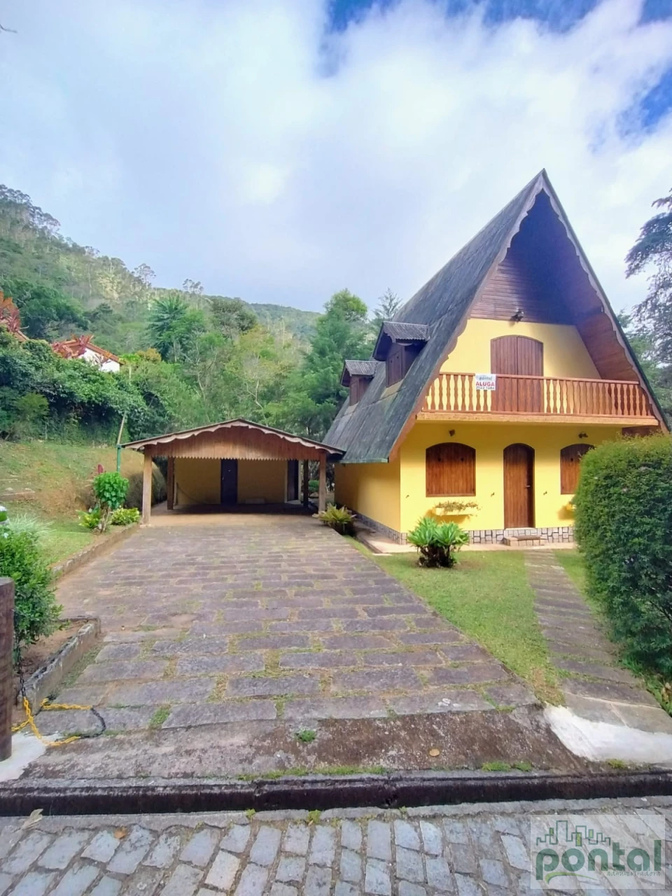 Charmoso Chalé no Condomínio Montebello