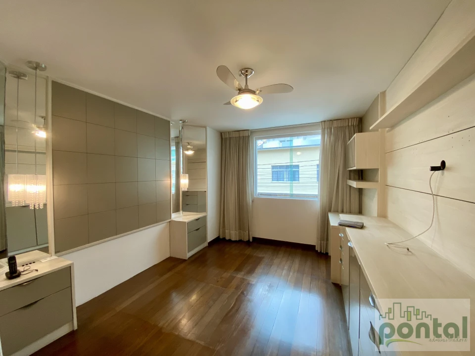 Casa de Alto Padrão com 4 Suítes, Área Gourmet e Garagem no Centro de Nova Friburgo