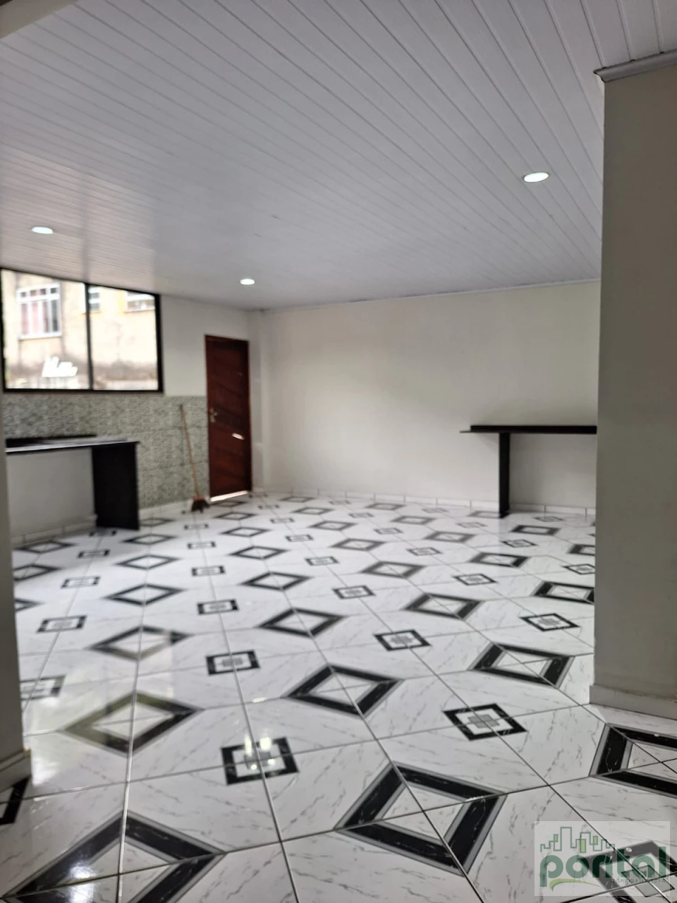 Ampla Casa com Quintal, Churrasqueira e Sauna