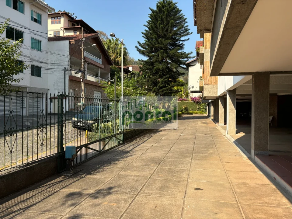 Imagens do imóveis Apartamento de 3 Quartos nas Braunes, Praticamente no Centro — Apenas 200m da Avenida Alberto Braune