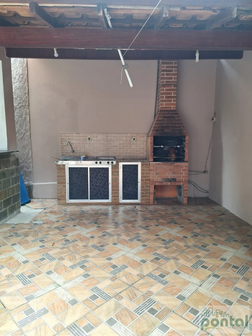 Ampla Casa com Quintal, Churrasqueira e Sauna