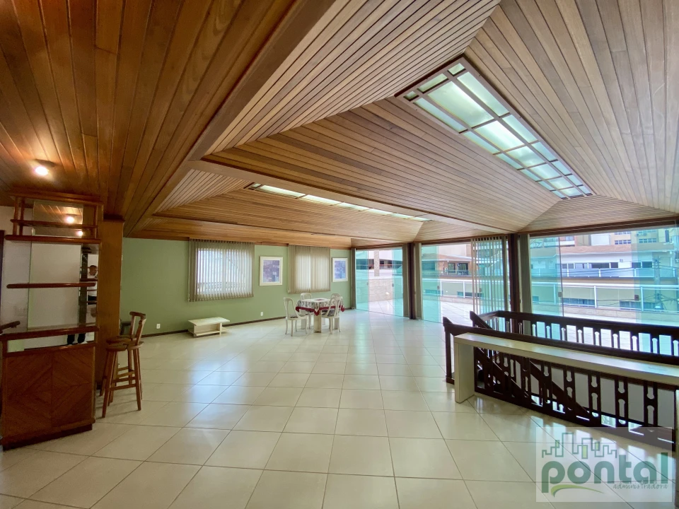Casa de Alto Padrão com 4 Suítes, Área Gourmet e Garagem no Centro de Nova Friburgo