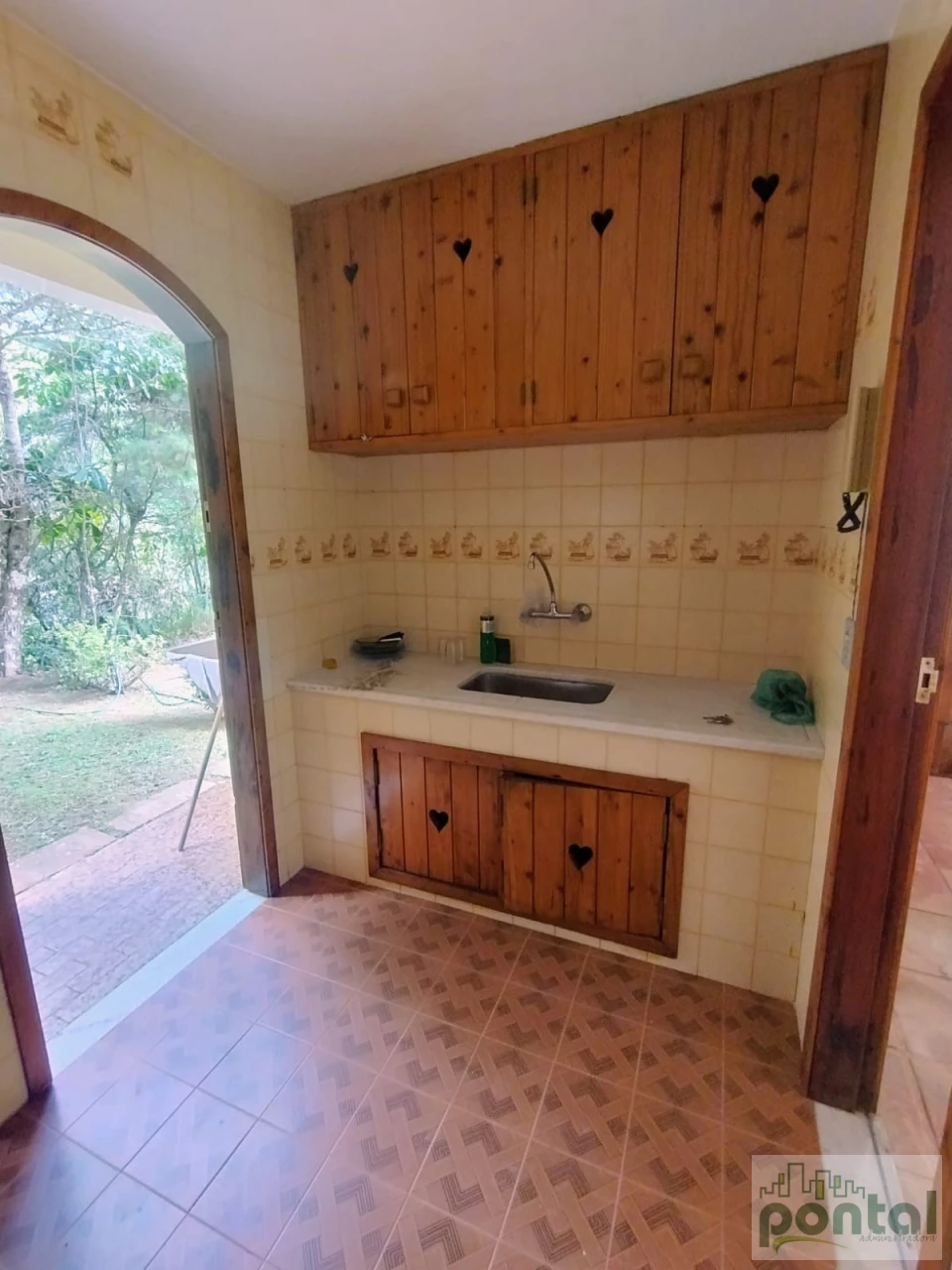 Charmoso Chalé no Condomínio Montebello