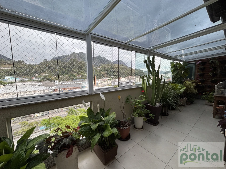 Cobertura Espaçosa à Venda no Centro de Nova Friburgo