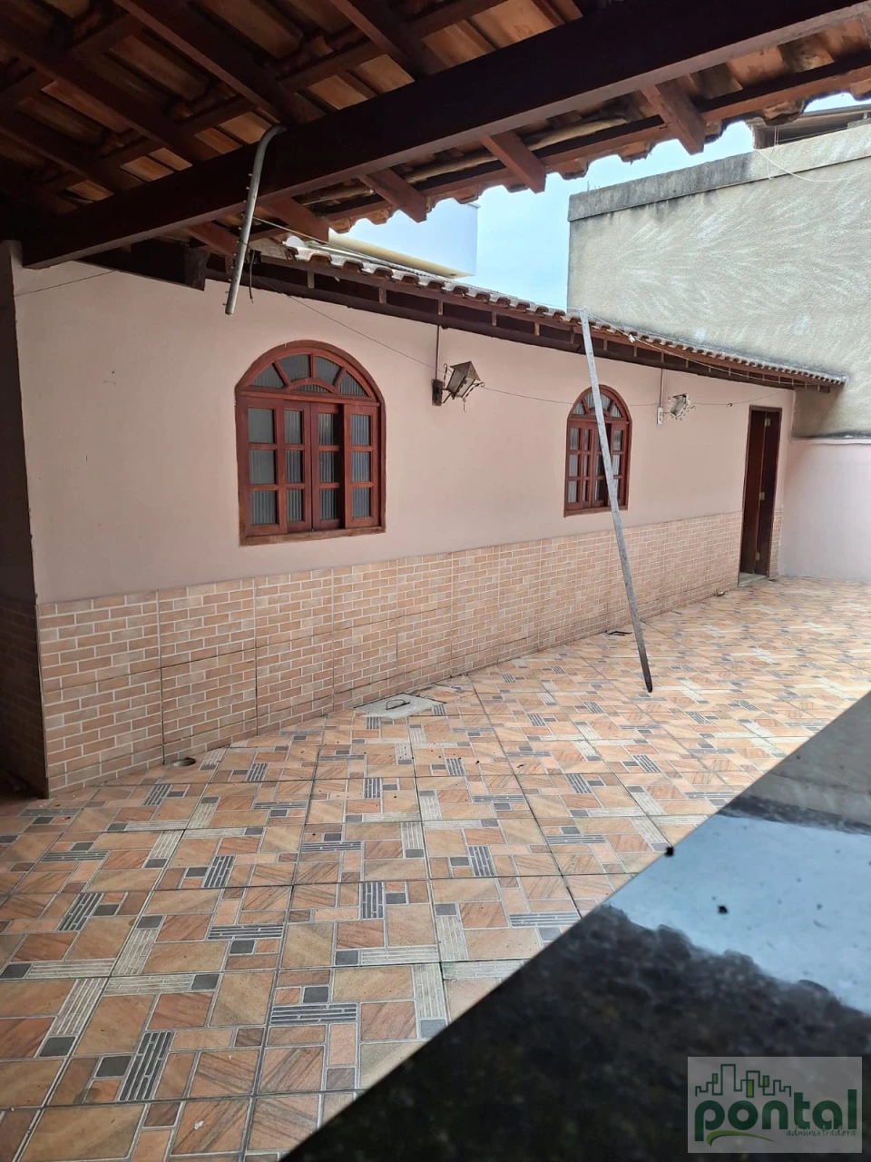 Ampla Casa com Quintal, Churrasqueira e Sauna