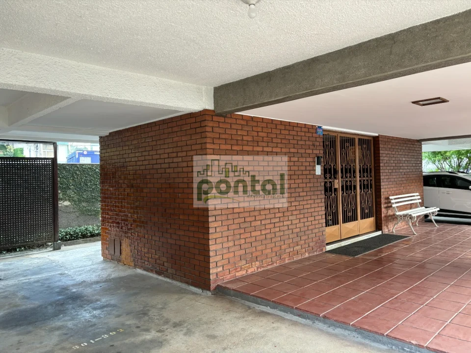 Imagens do imóveis Apartamento de 3 Quartos nas Braunes, Praticamente no Centro — Apenas 200m da Avenida Alberto Braune