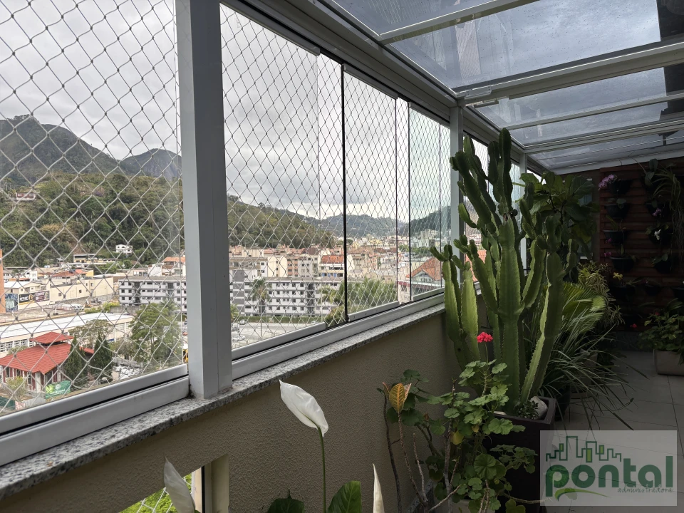 Cobertura Espaçosa à Venda no Centro de Nova Friburgo