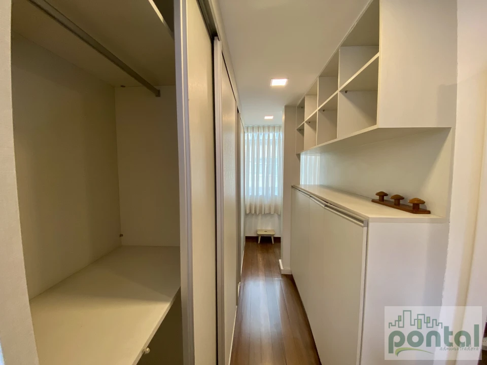 Casa de Alto Padrão com 4 Suítes, Área Gourmet e Garagem no Centro de Nova Friburgo