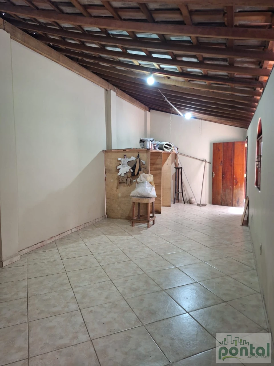 Ampla Casa com Quintal, Churrasqueira e Sauna