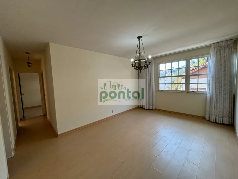 Imagens do imóveis Apartamento de 3 Quartos nas Braunes, Praticamente no Centro — Apenas 200m da Avenida Alberto Braune
