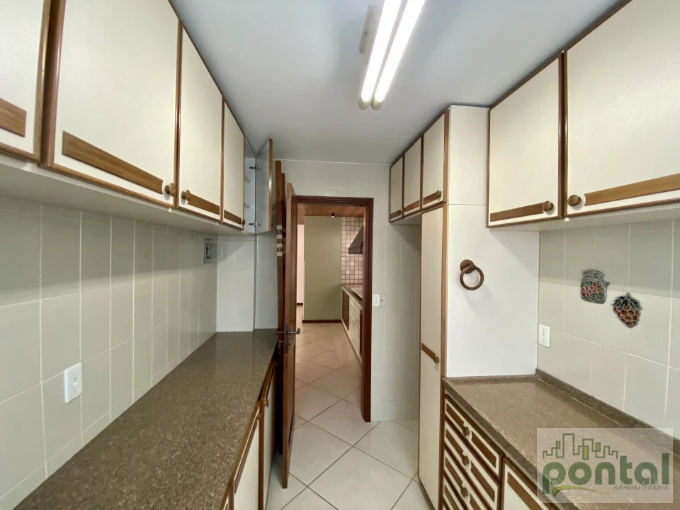 Casa de Alto Padrão com 4 Suítes, Área Gourmet e Garagem no Centro de Nova Friburgo