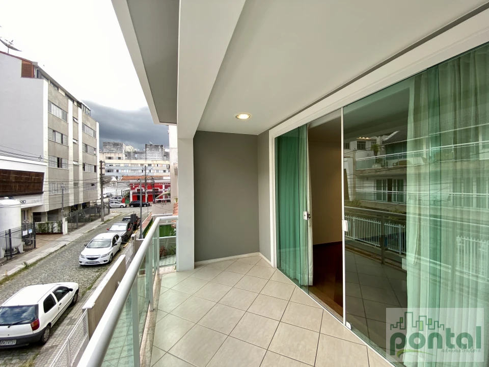 Casa de Alto Padrão com 4 Suítes, Área Gourmet e Garagem no Centro de Nova Friburgo