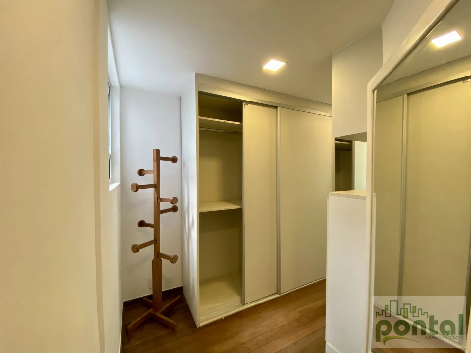 Casa de Alto Padrão com 4 Suítes, Área Gourmet e Garagem no Centro de Nova Friburgo