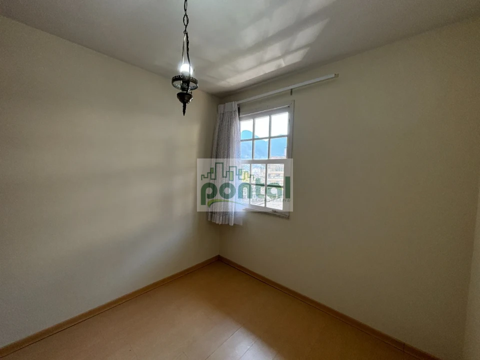 Imagens do imóveis Apartamento de 3 Quartos nas Braunes, Praticamente no Centro — Apenas 200m da Avenida Alberto Braune