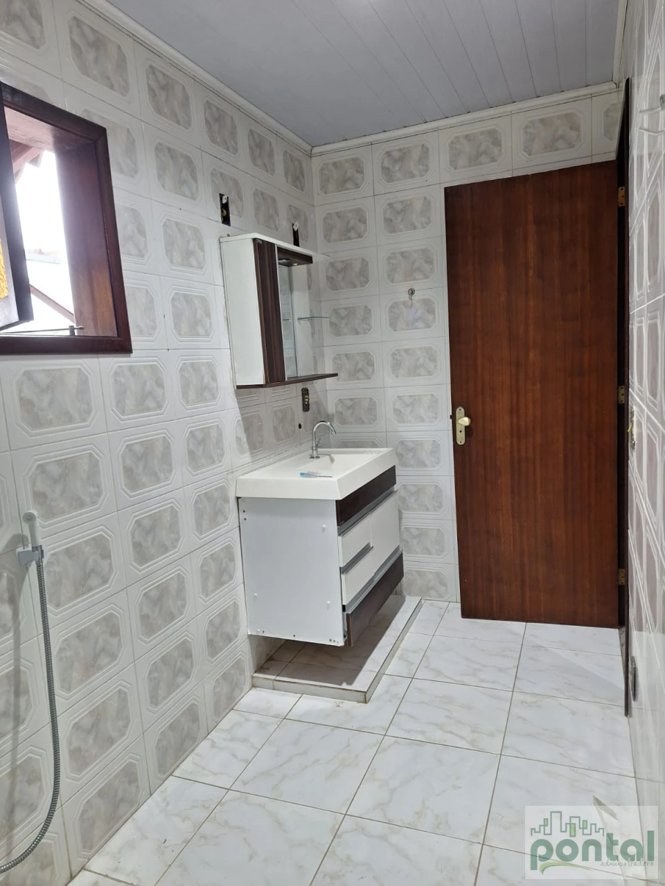 Ampla Casa com Quintal, Churrasqueira e Sauna
