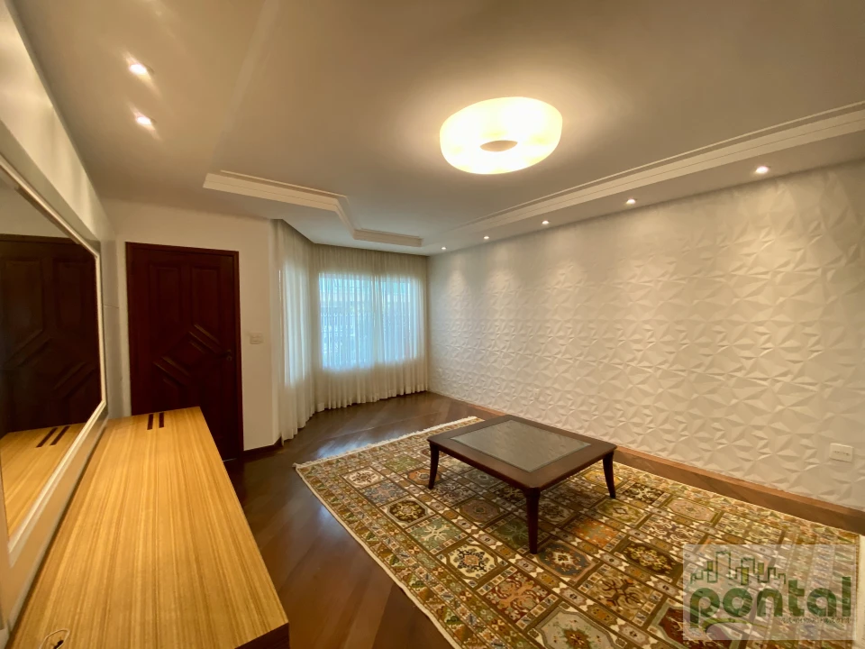 Casa de Alto Padrão com 4 Suítes, Área Gourmet e Garagem no Centro de Nova Friburgo