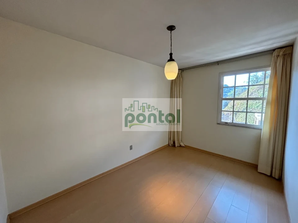 Imagens do imóveis Apartamento de 3 Quartos nas Braunes, Praticamente no Centro — Apenas 200m da Avenida Alberto Braune