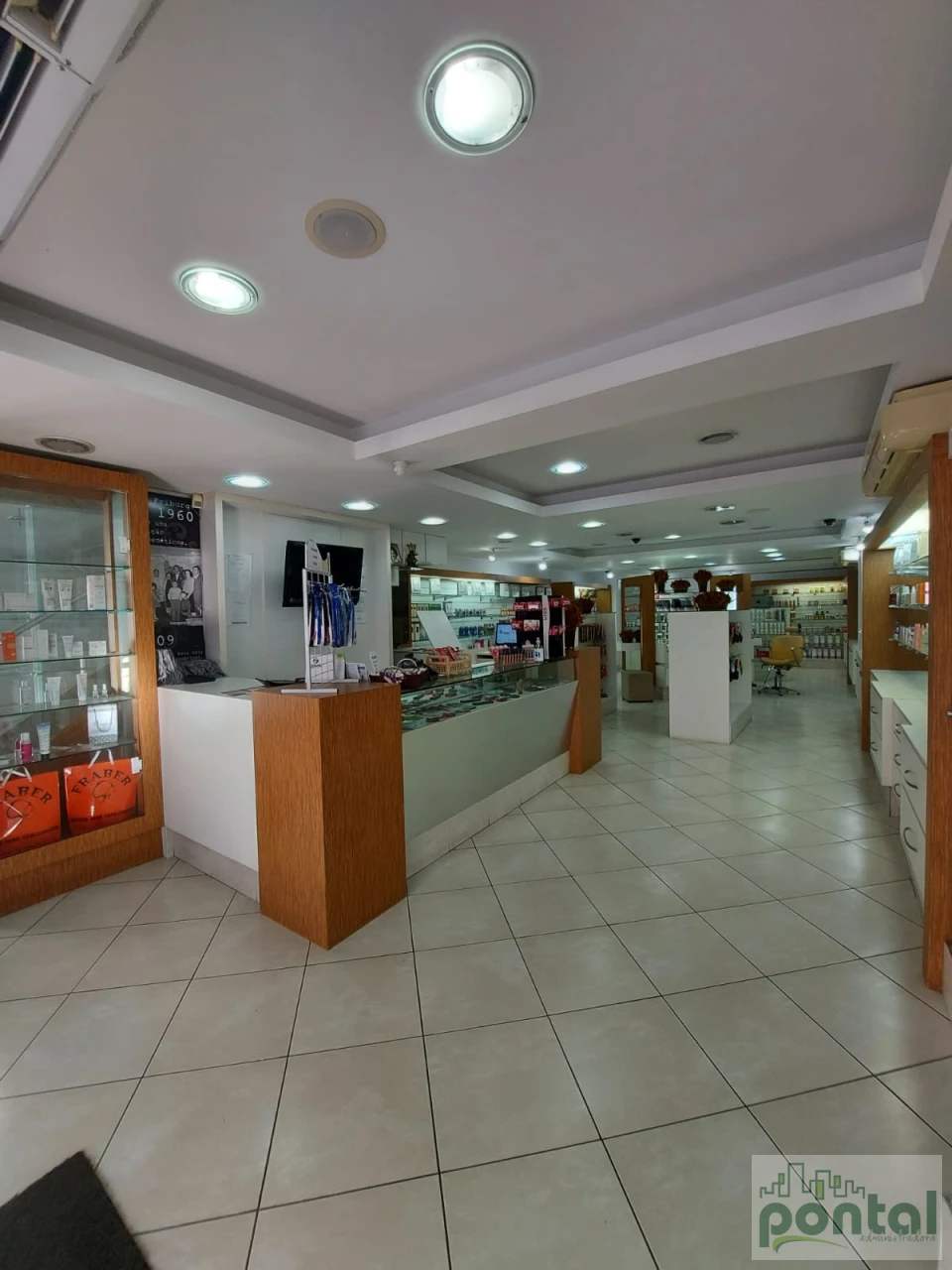 AMPLA LOJA NO CENTRO DE NOVA FRIBURGO