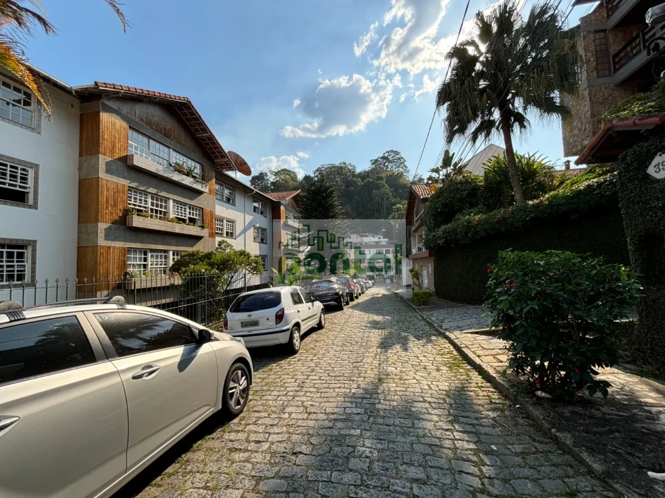 Imagens do imóveis Apartamento de 3 Quartos nas Braunes, Praticamente no Centro — Apenas 200m da Avenida Alberto Braune