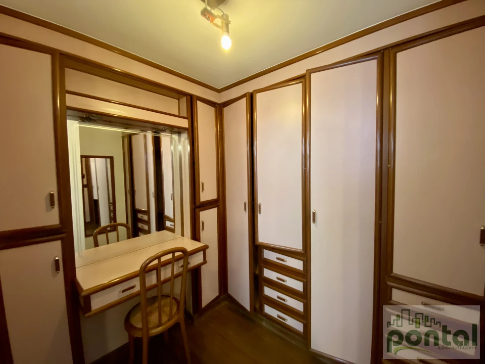 Casa de Alto Padrão com 4 Suítes, Área Gourmet e Garagem no Centro de Nova Friburgo