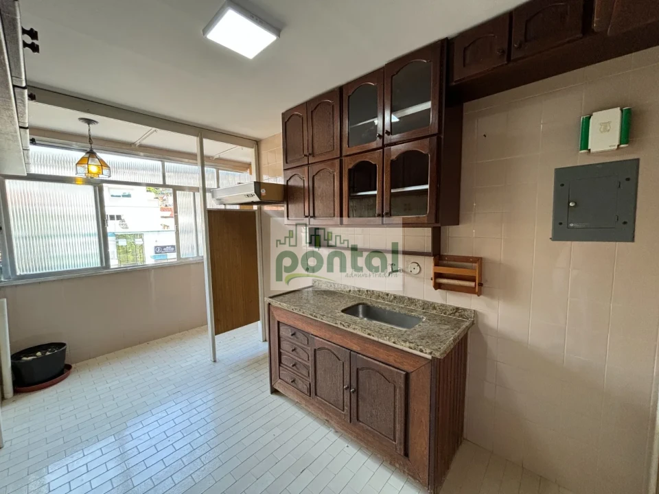 Imagens do imóveis Apartamento de 3 Quartos nas Braunes, Praticamente no Centro — Apenas 200m da Avenida Alberto Braune