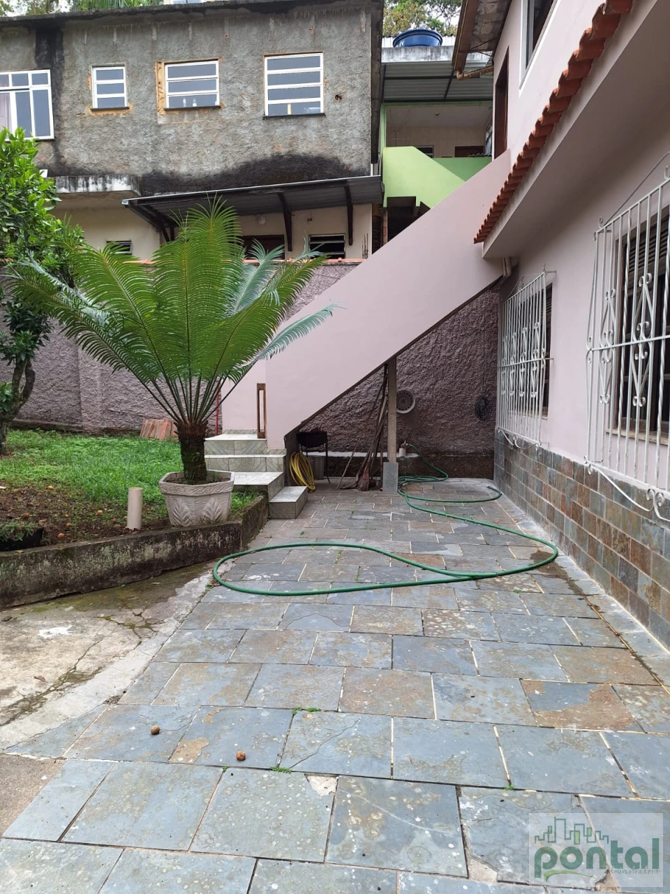 Ampla Casa com Quintal, Churrasqueira e Sauna