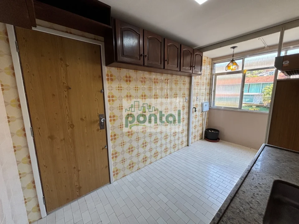 Imagens do imóveis Apartamento de 3 Quartos nas Braunes, Praticamente no Centro — Apenas 200m da Avenida Alberto Braune