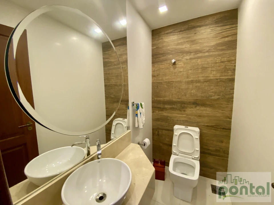 Casa de Alto Padrão com 4 Suítes, Área Gourmet e Garagem no Centro de Nova Friburgo