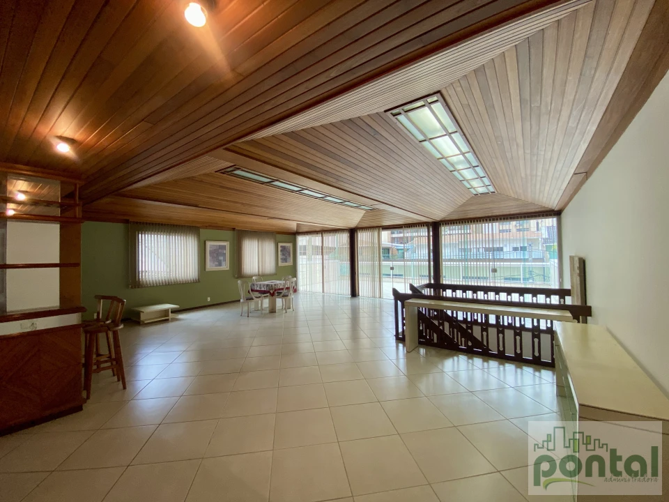 Casa de Alto Padrão com 4 Suítes, Área Gourmet e Garagem no Centro de Nova Friburgo